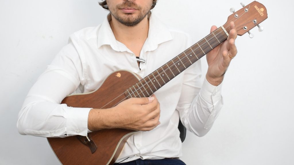 ukulele barítono exemplo