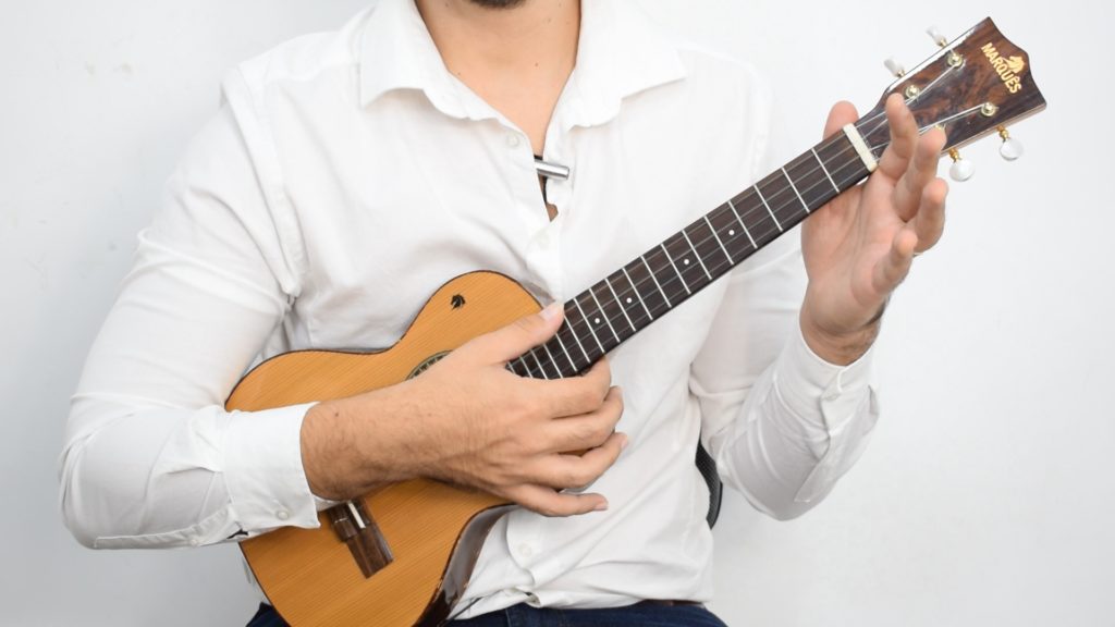 ukulele tenor exemplo